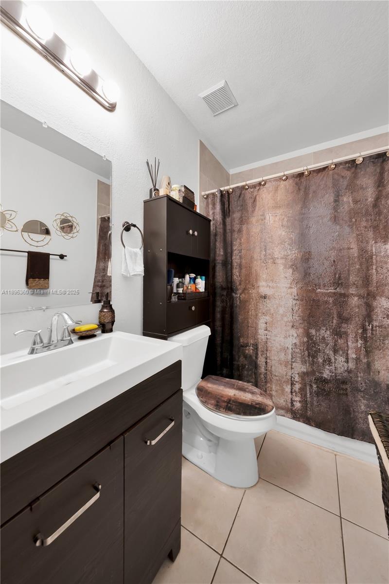   /  2100 sq. ft. $ 2025-10-13 0 Photo