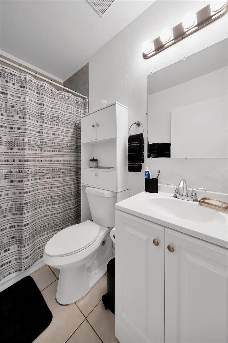   /  2100 sq. ft. $ 2025-10-13 0 Photo