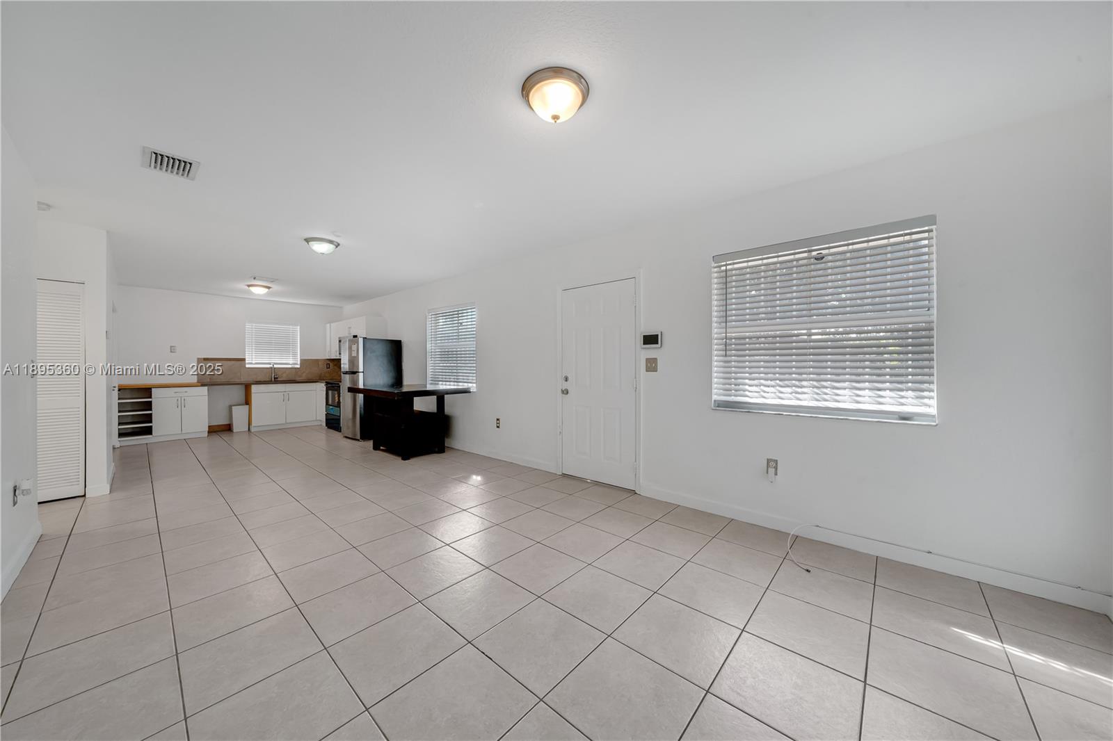   /  2100 sq. ft. $ 2025-10-13 0 Photo