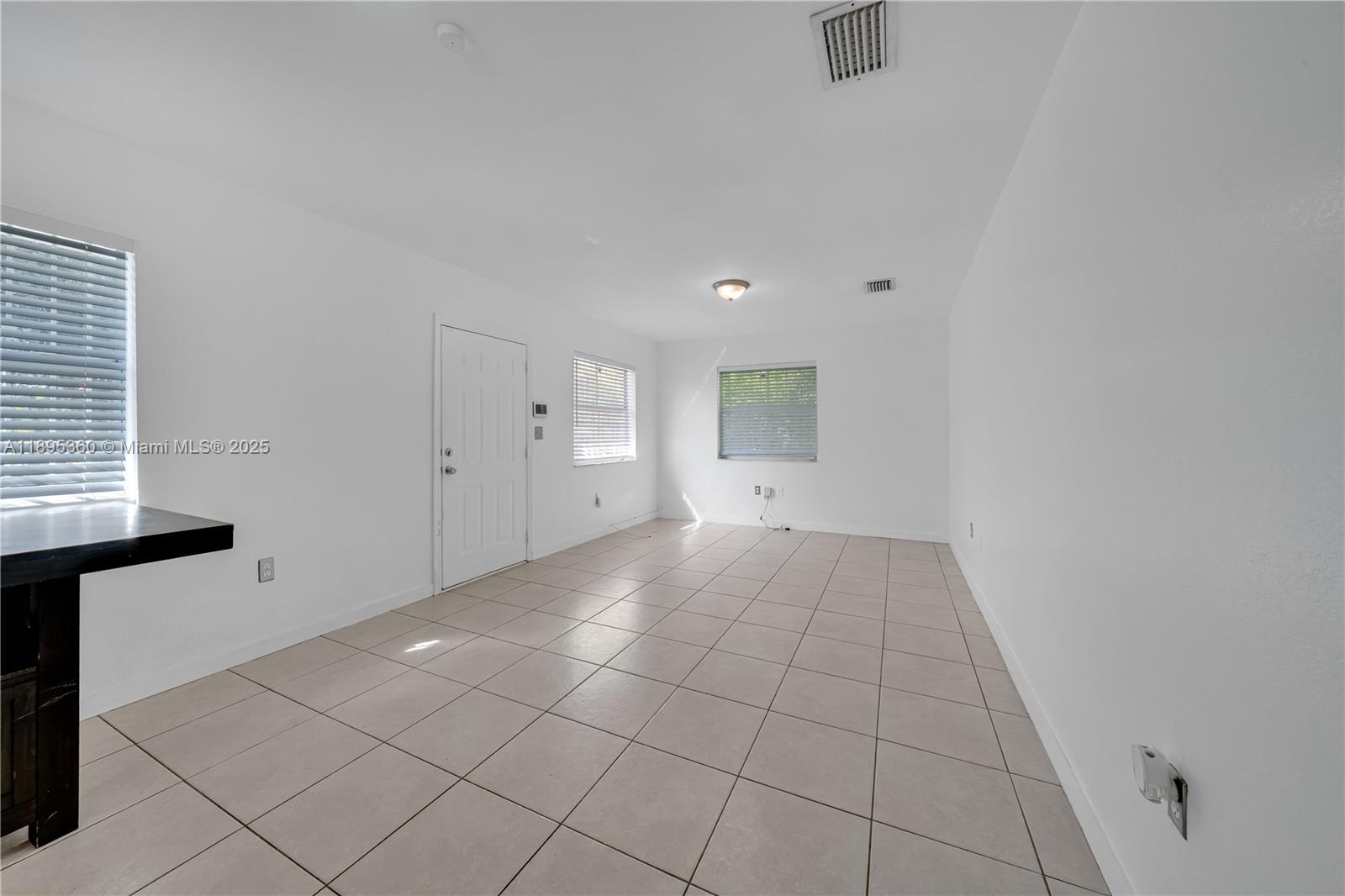   /  2100 sq. ft. $ 2025-10-13 0 Photo