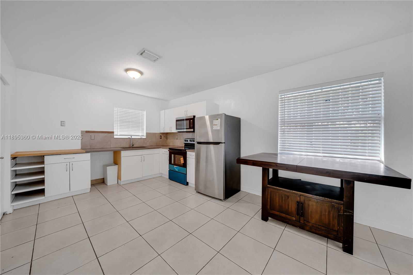   /  2100 sq. ft. $ 2025-10-13 0 Photo