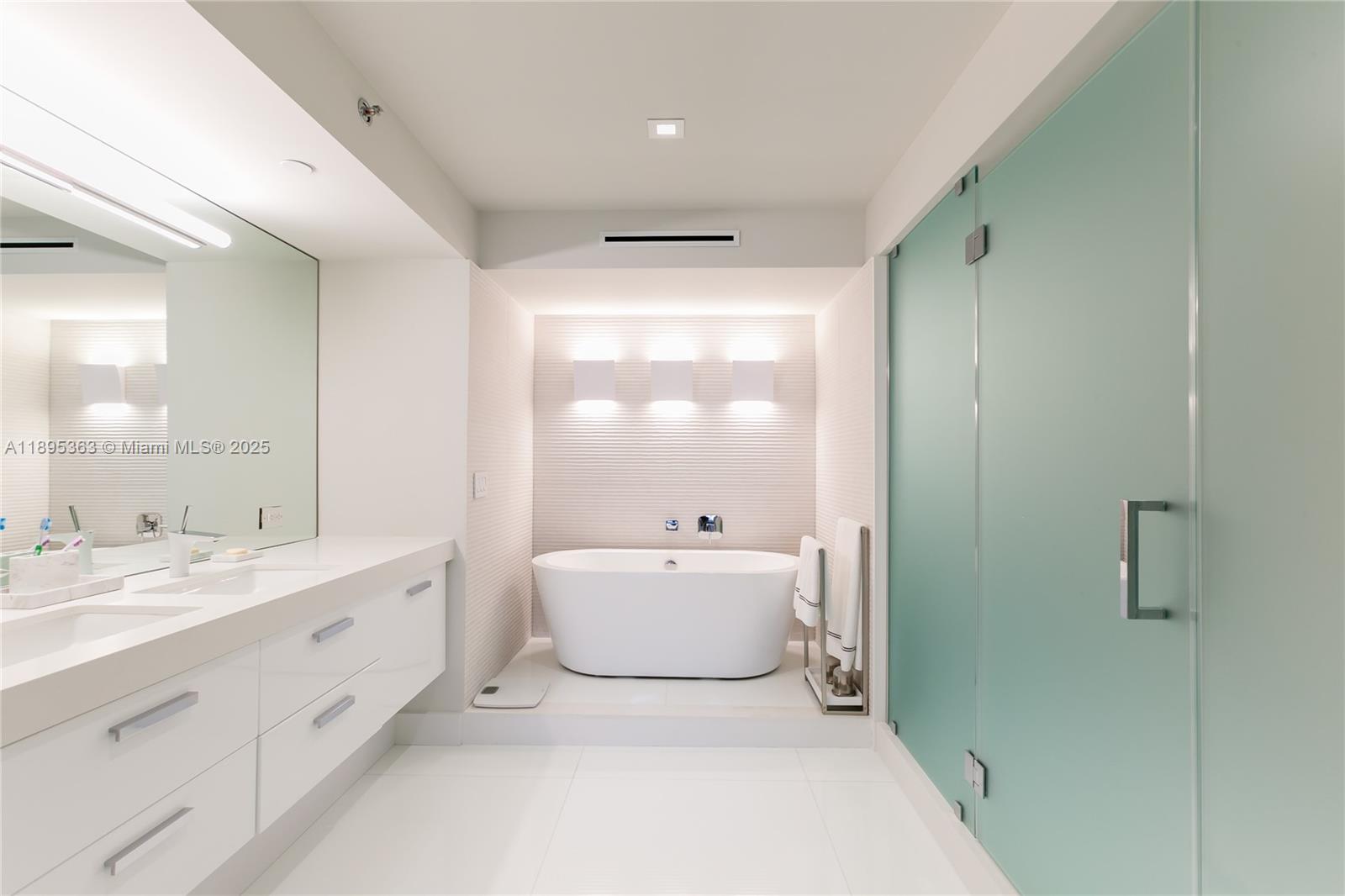 Ver detalles 2903 3 / 3 1733 sq. ft. $ 2025-10-13 0 foto