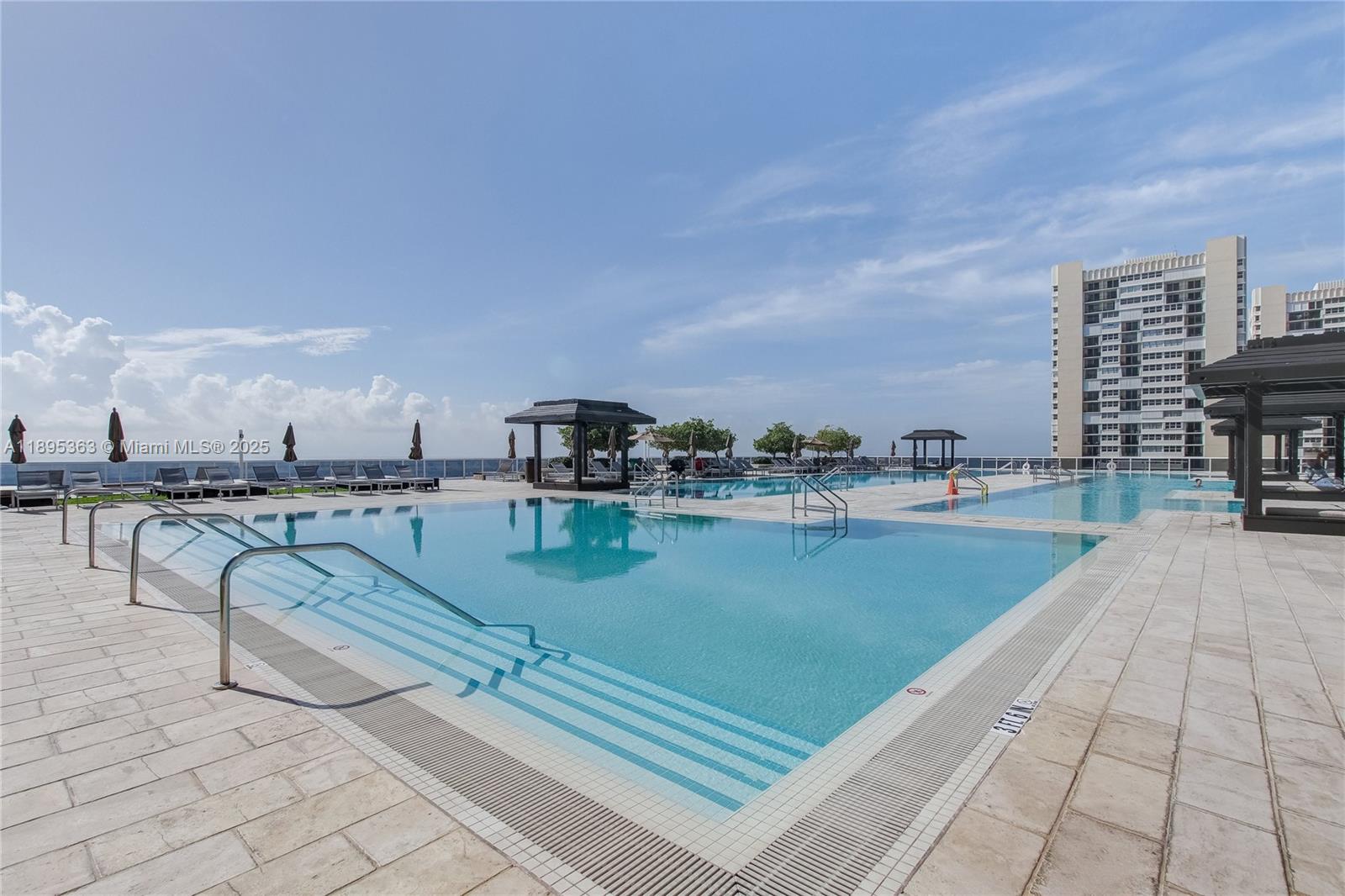 Ver detalles 2903 3 / 3 1733 sq. ft. $ 2025-10-13 0 foto
