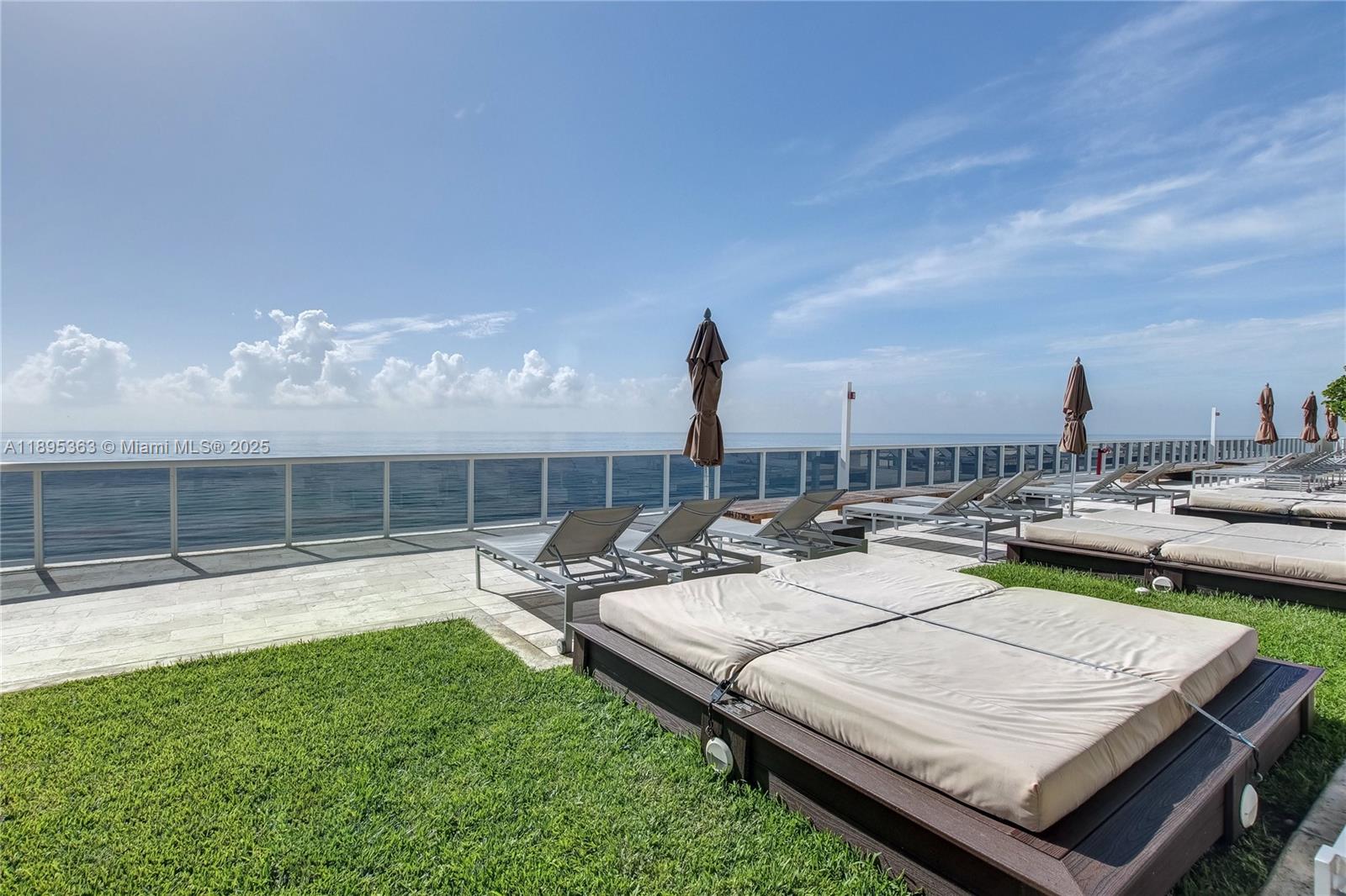 Ver detalles 2903 3 / 3 1733 sq. ft. $ 2025-10-13 0 foto