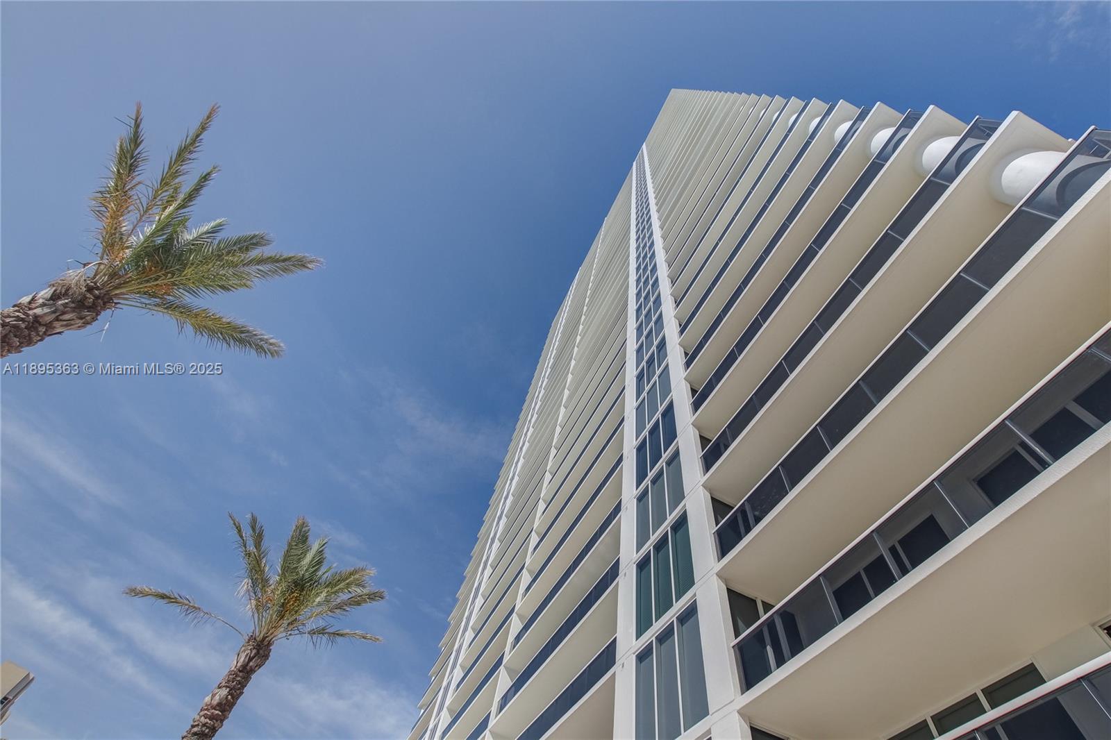Ver detalles 2903 3 / 3 1733 sq. ft. $ 2025-10-13 0 foto