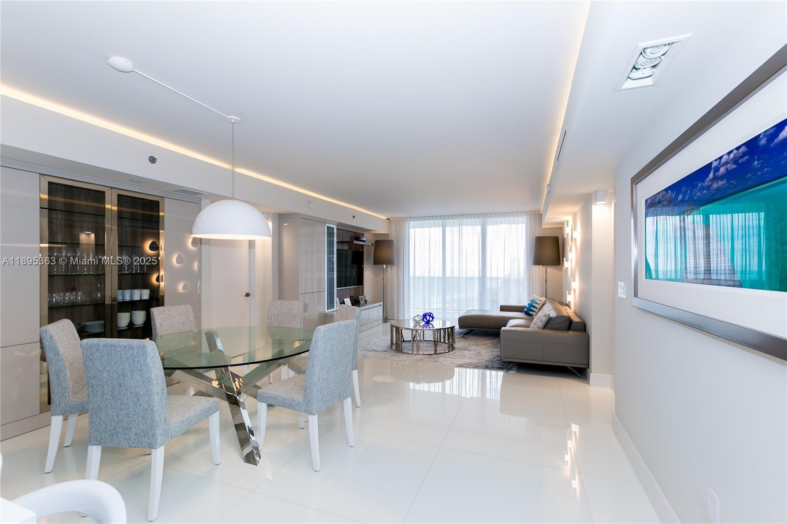 Ver detalles 2903 3 / 3 1733 sq. ft. $ 2025-10-13 0 foto