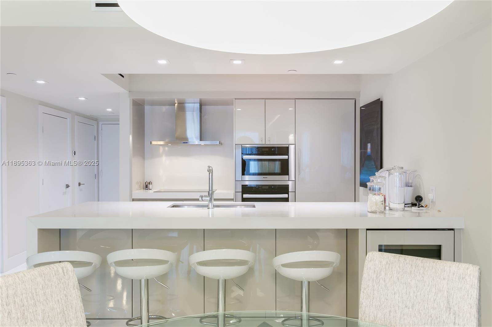 Ver detalles 2903 3 / 3 1733 sq. ft. $ 2025-10-13 0 foto