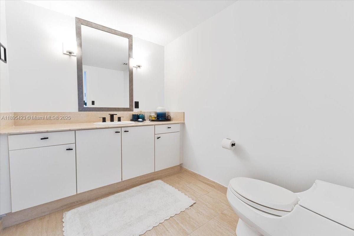 Ver detalles 1402 3 / 4 2770 sq. ft. $ 2025-10-13 0 foto