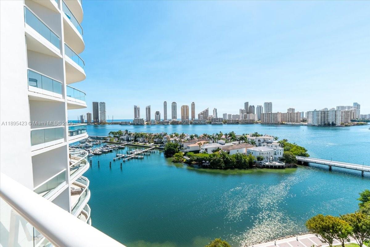 Ver detalles 1402 3 / 4 2770 sq. ft. $ 2025-10-13 0 foto