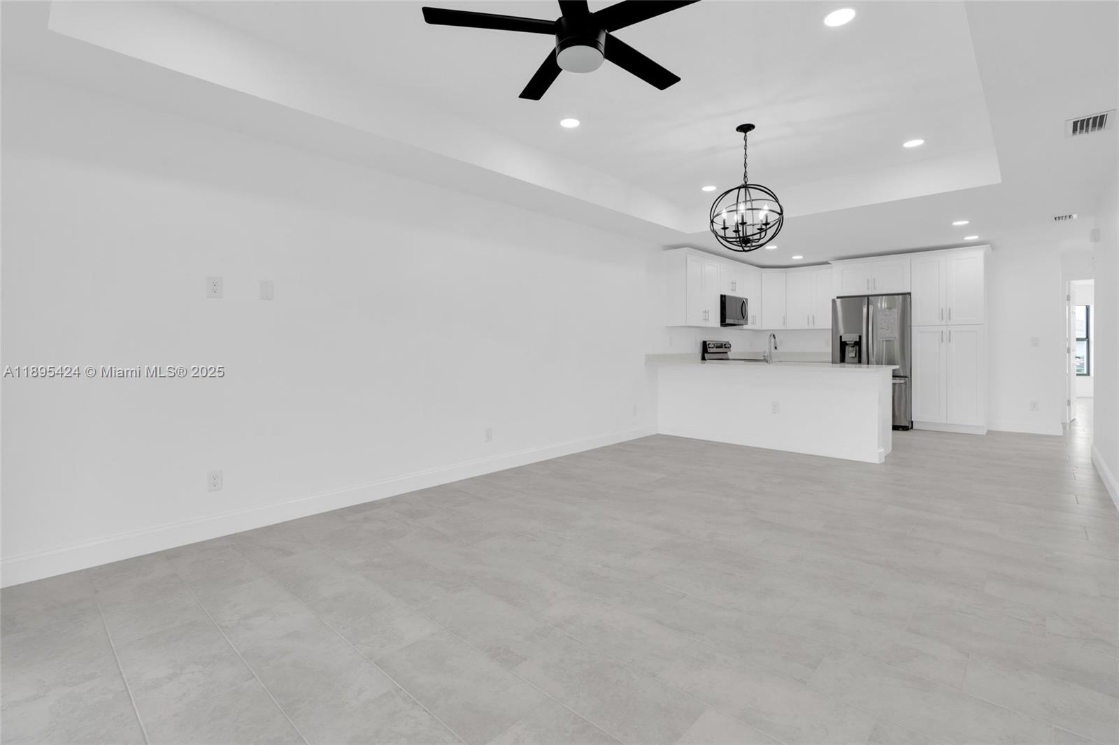   /   кв.футов $ 2025-12-23 0 Фото