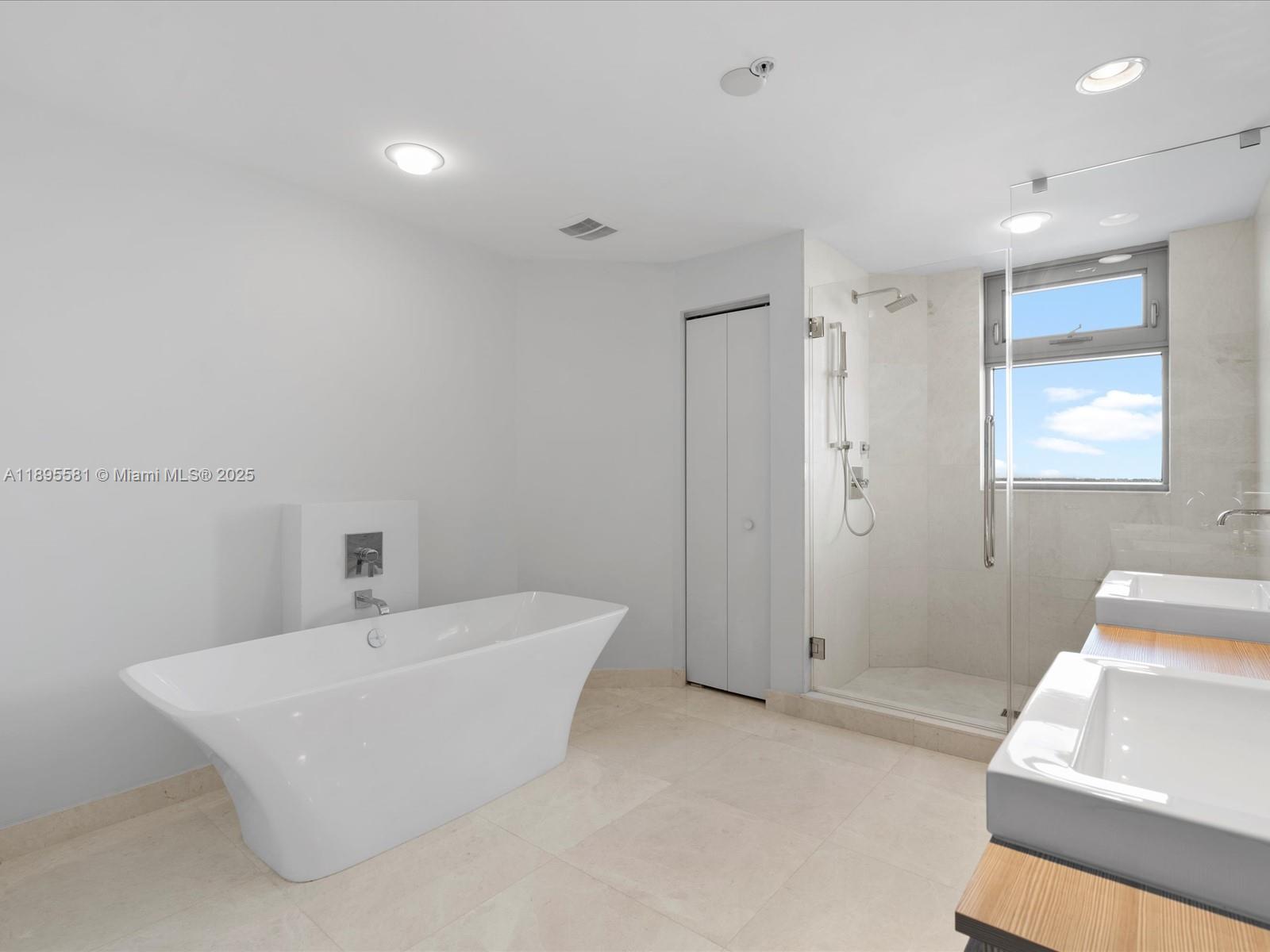 Photo of 17301 Biscayne Blvd  #1704, North Miami Beach, Florida, 33160 -