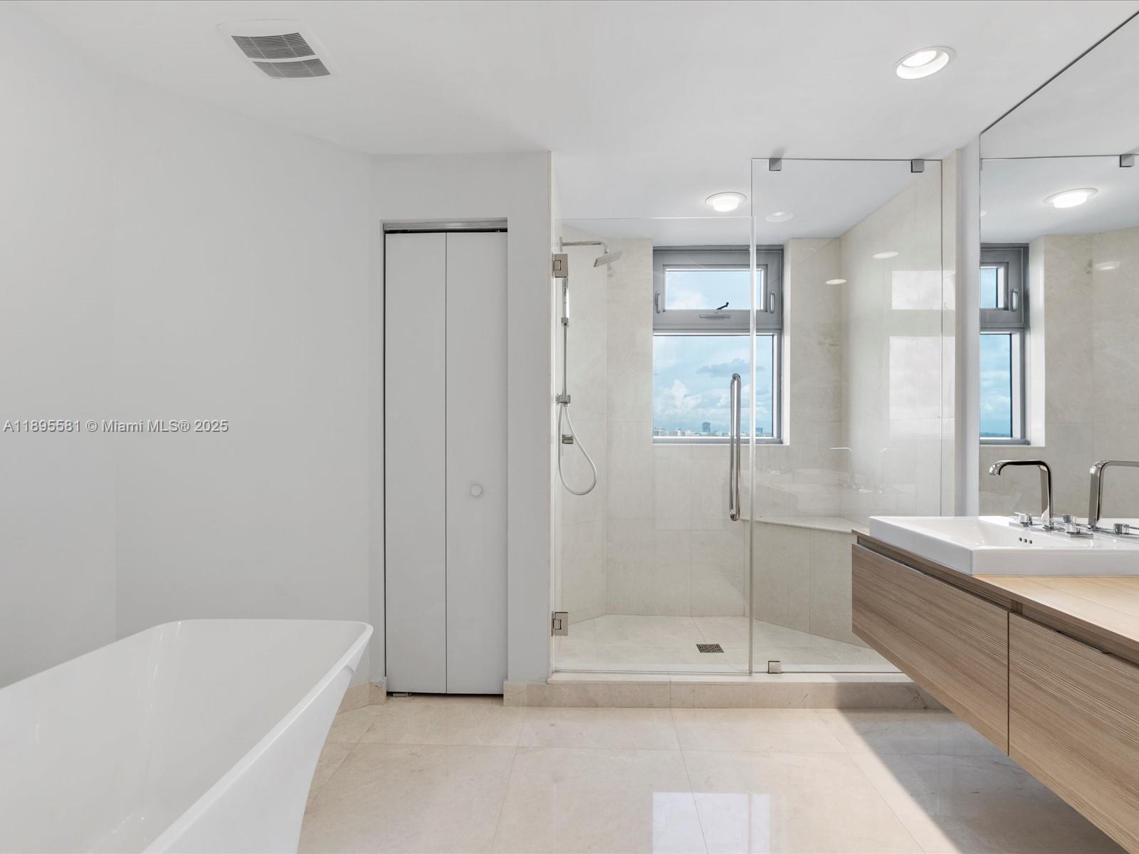 Photo of 17301 Biscayne Blvd  #1704, North Miami Beach, Florida, 33160 -