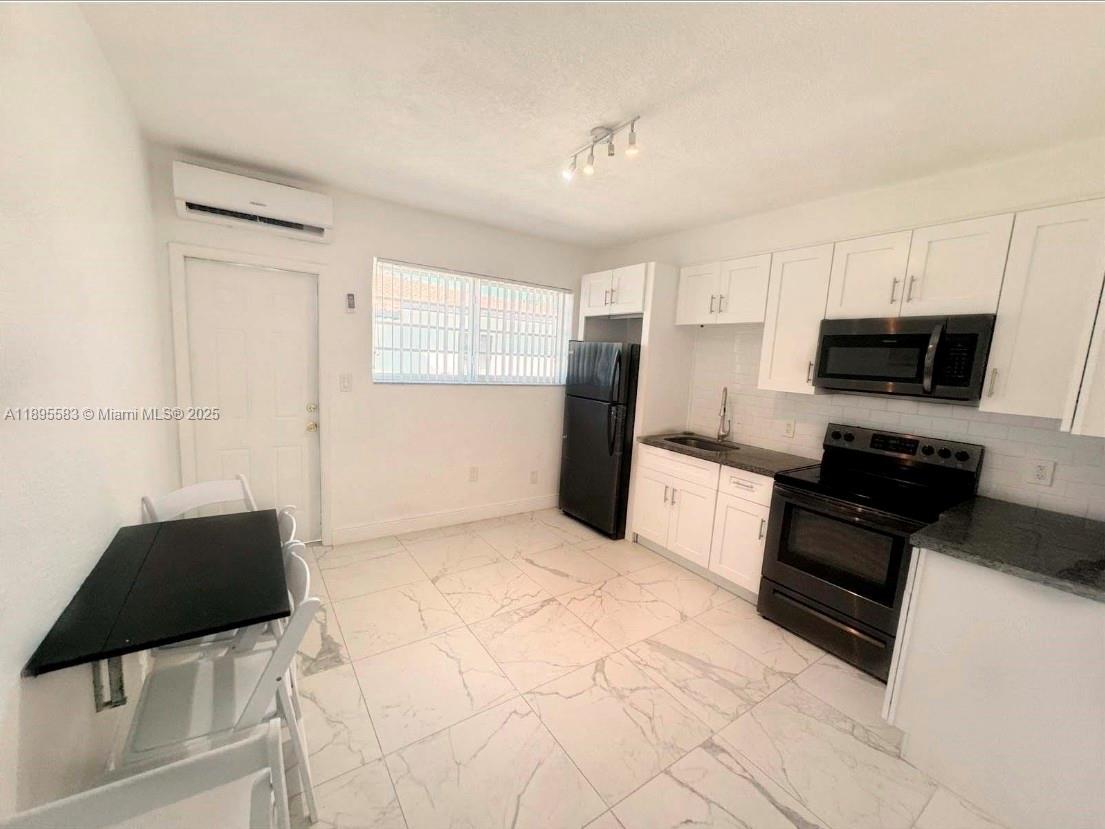 See details / 2685 sq. ft. $ 2025-10-20 0 Photo