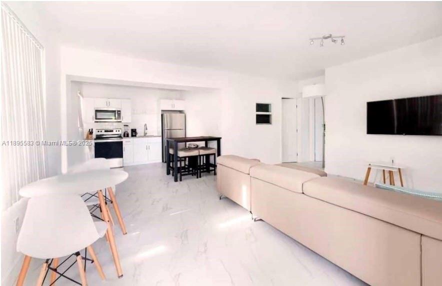See details / 2685 sq. ft. $ 2025-10-20 0 Photo