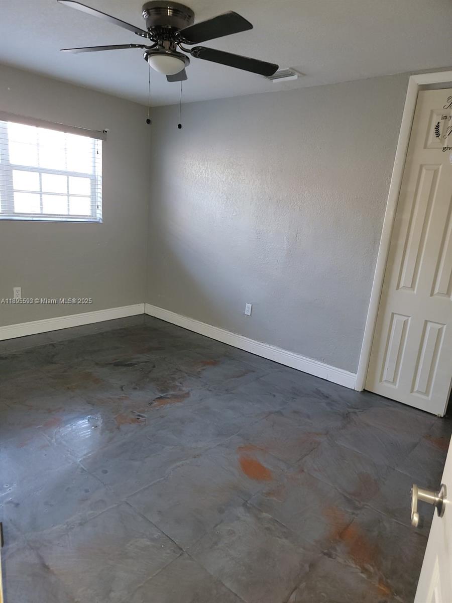 See details 7773 3 / 2 1818 sq. ft. $ 2025-10-15 0 Photo
