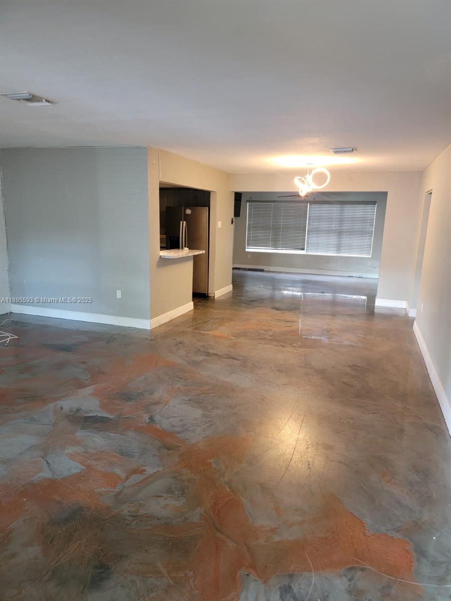 See details 7773 3 / 2 1818 sq. ft. $ 2025-10-15 0 Photo