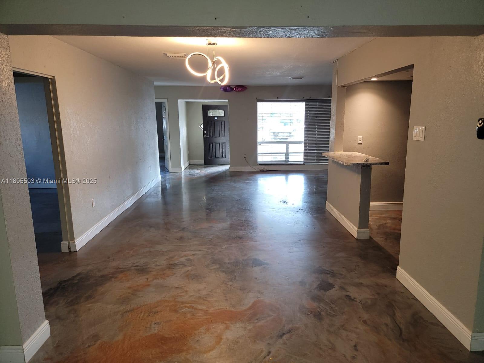 See details 7773 3 / 2 1818 sq. ft. $ 2025-10-15 0 Photo