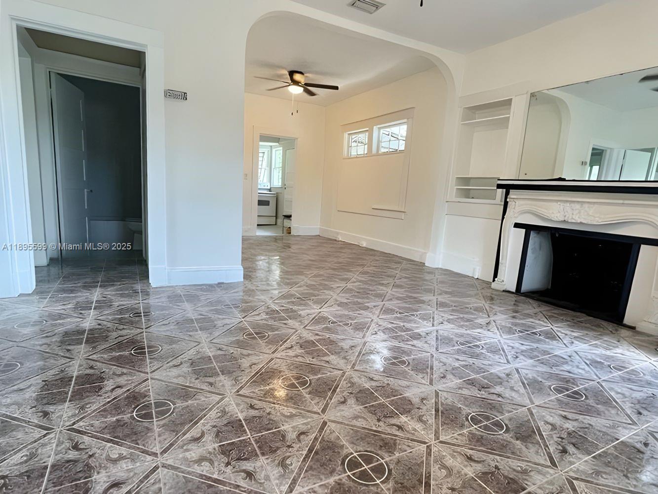 Ver detalles / 1698 sq. ft. $ 2025-10-14 0 foto