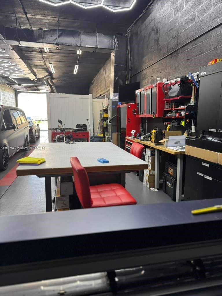 See details / sq. ft. $ 2025-10-14 0 Photo