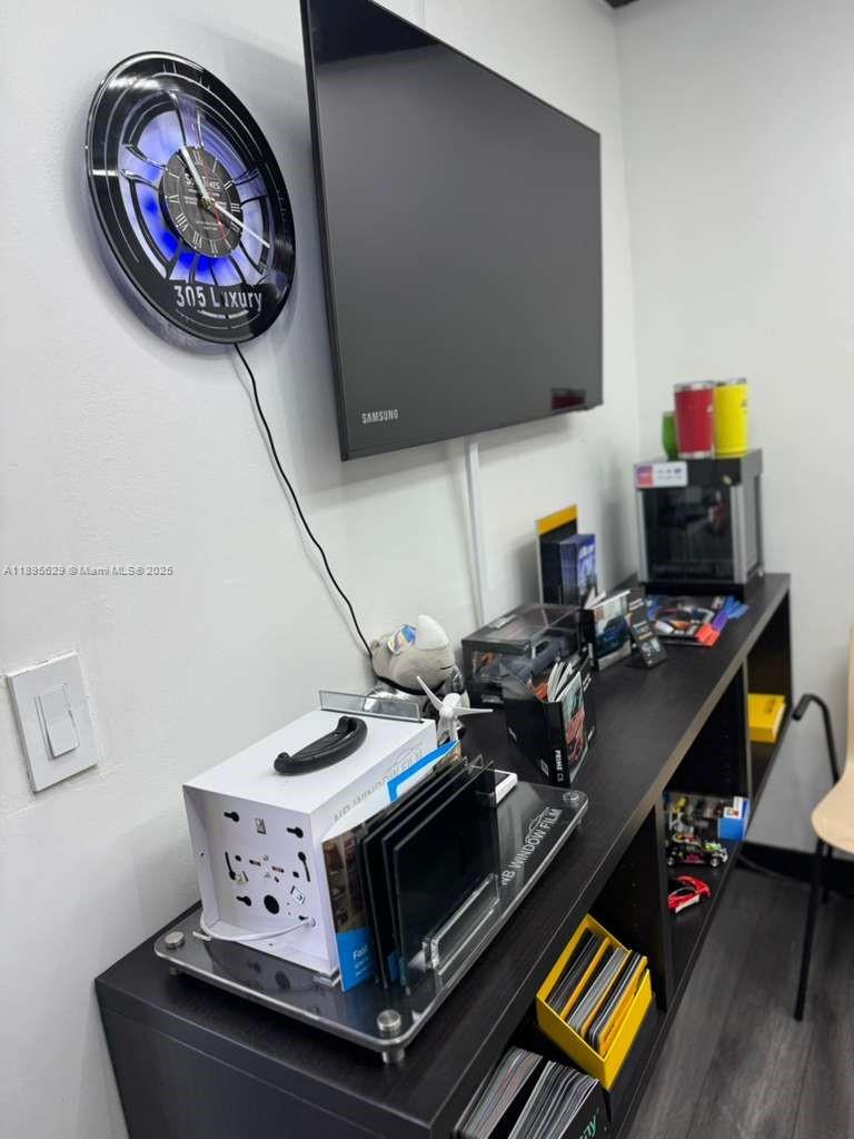 See details / sq. ft. $ 2025-10-14 0 Photo