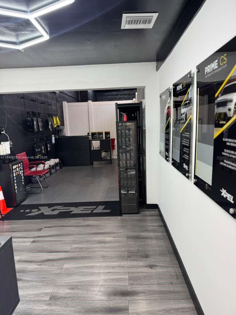 See details / sq. ft. $ 2025-10-14 0 Photo