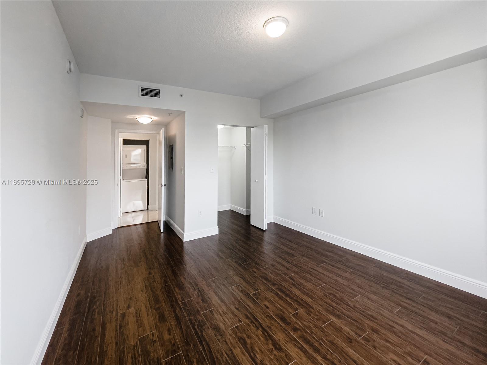 Photo of 18800 29th Ave #607, Aventura, Florida, 33180 - Master Bedroom w/ walk-in Closet