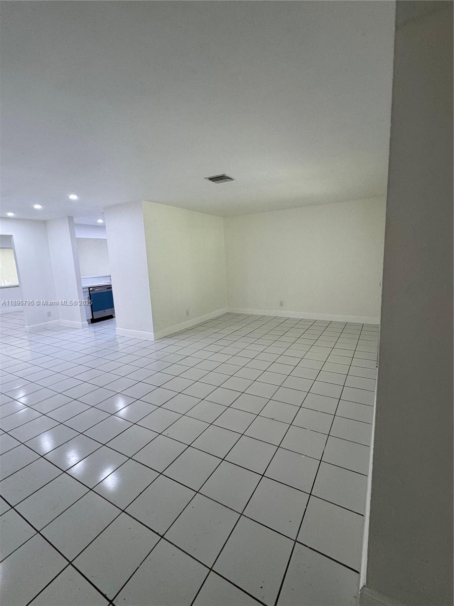 See details / 3296 sq. ft. $ 2025-10-14 0 Photo