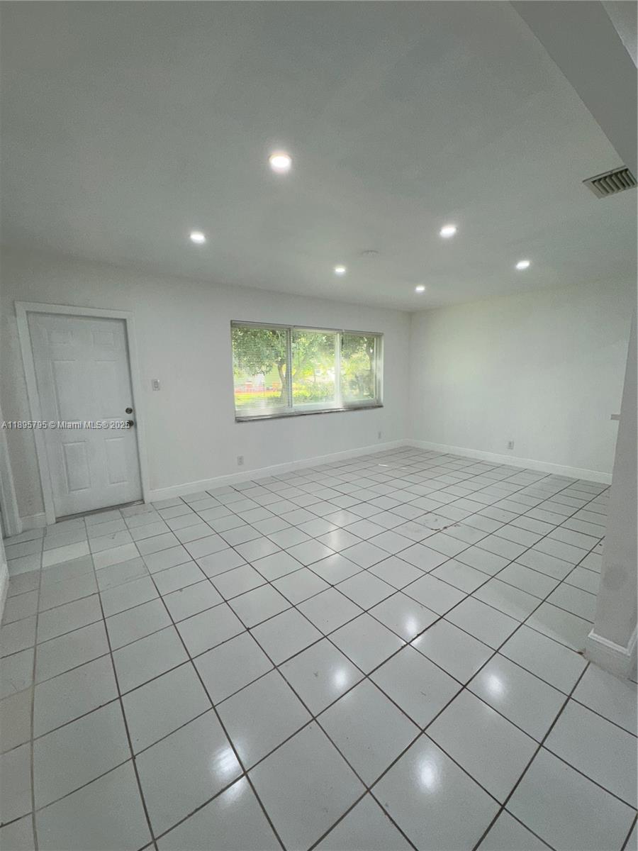 See details / 3296 sq. ft. $ 2025-10-14 0 Photo