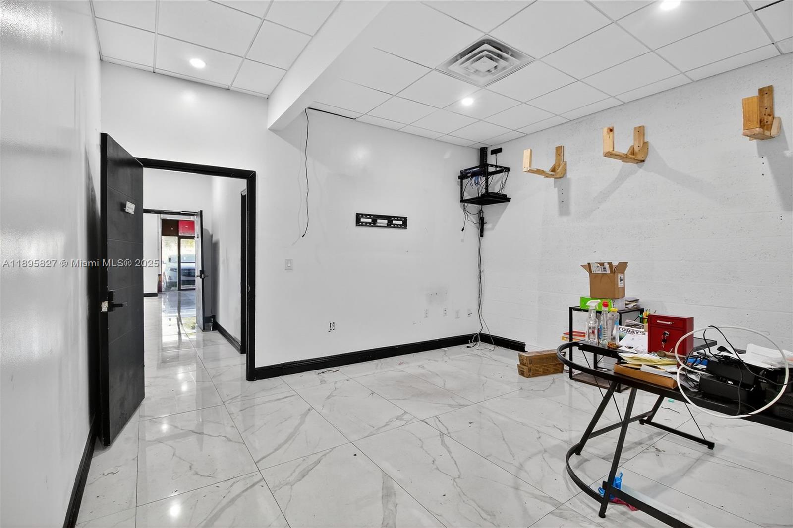 See details 21 / 22 / sq. ft. $ 2025-10-14 0 Photo
