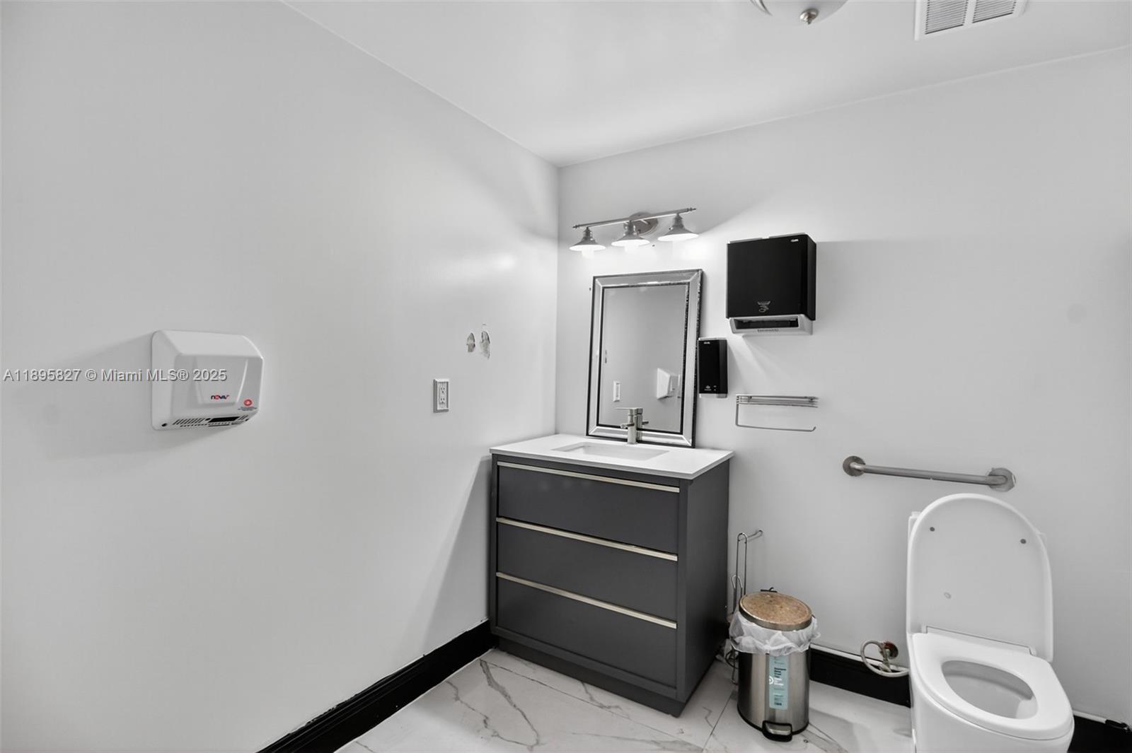 See details 21 / 22 / sq. ft. $ 2025-10-14 0 Photo