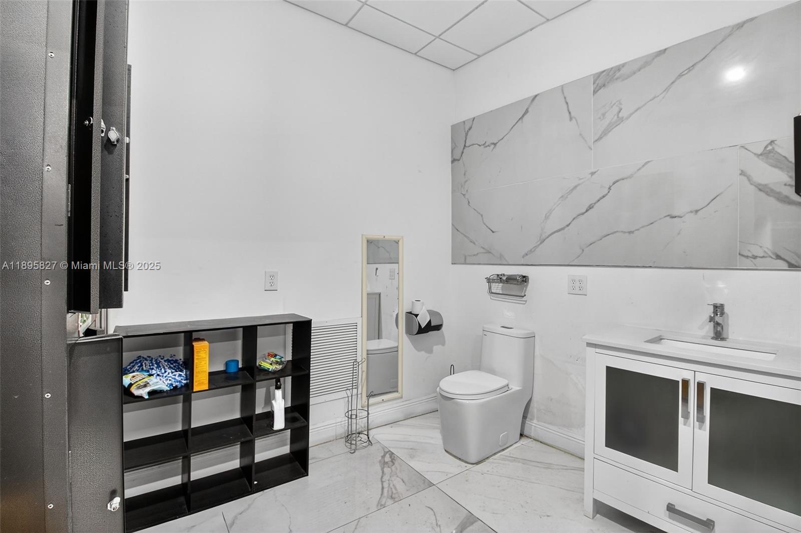 See details 21 / 22 / sq. ft. $ 2025-10-14 0 Photo