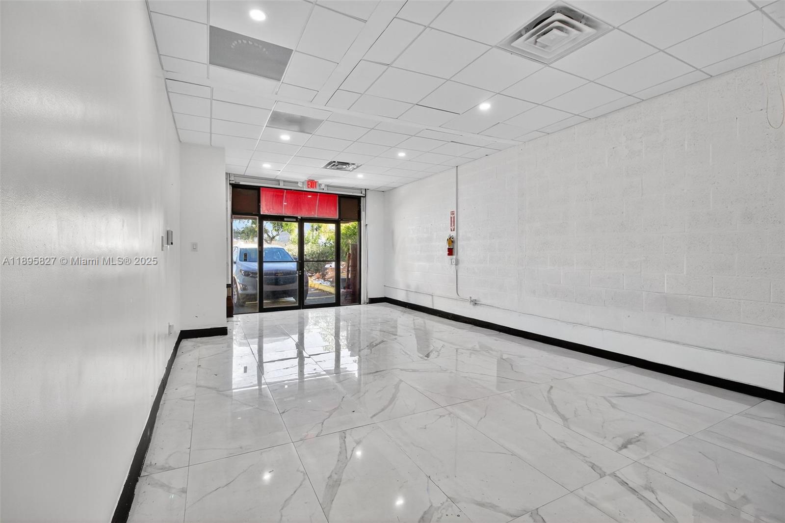 See details 21 / 22 / sq. ft. $ 2025-10-14 0 Photo