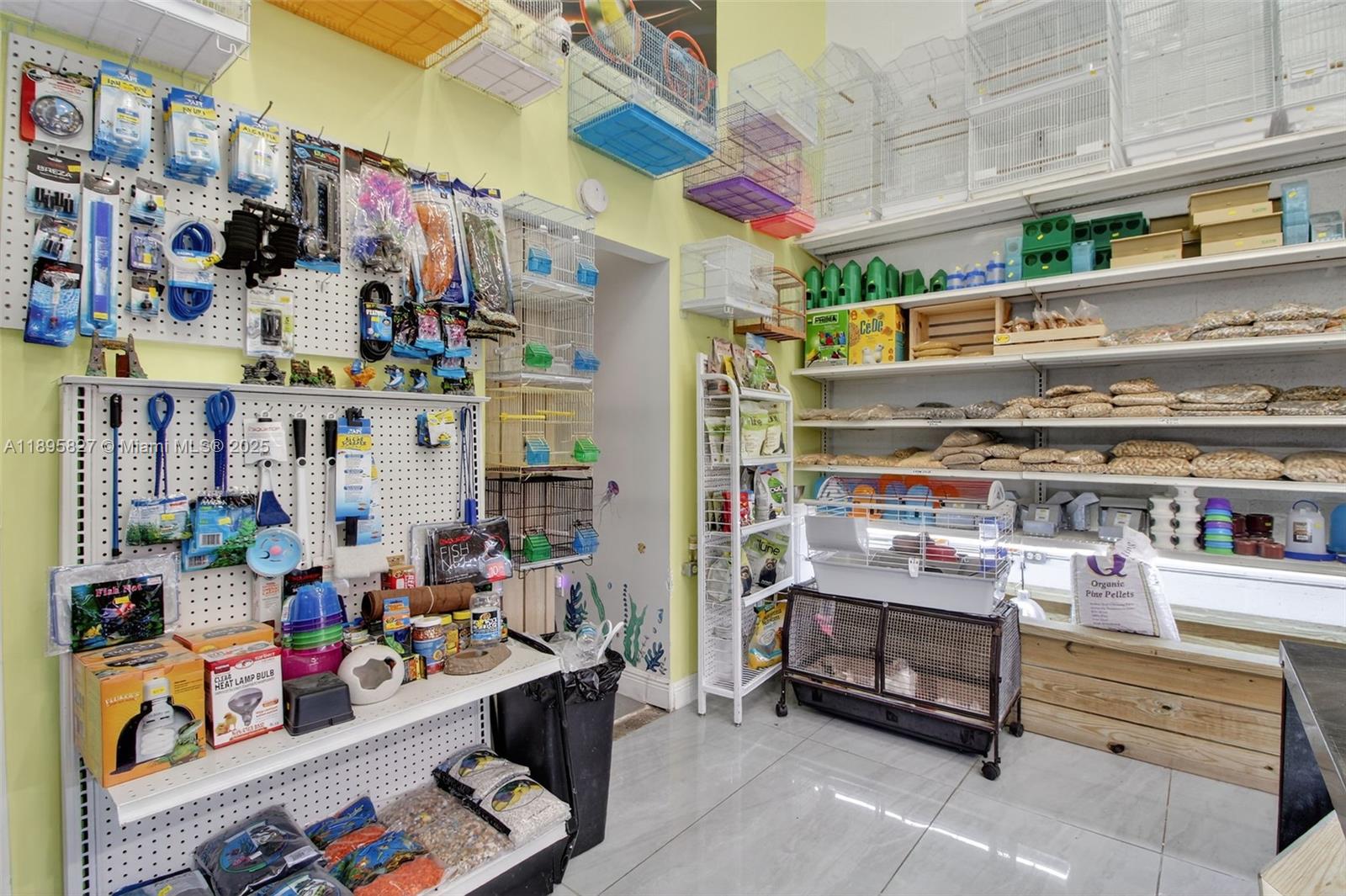 See details 21 / 22 / sq. ft. $ 2025-10-14 0 Photo