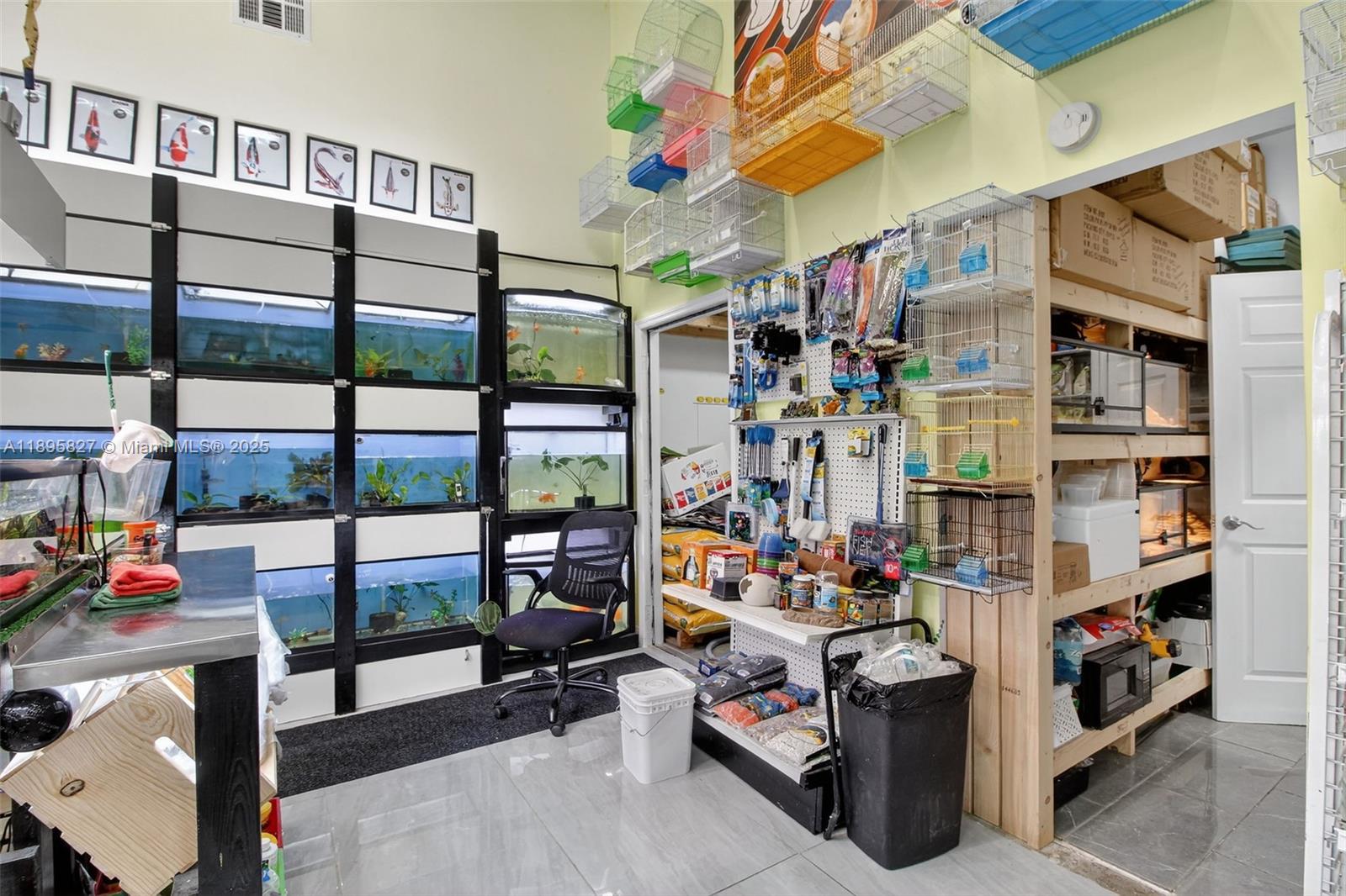 See details 21 / 22 / sq. ft. $ 2025-10-14 0 Photo