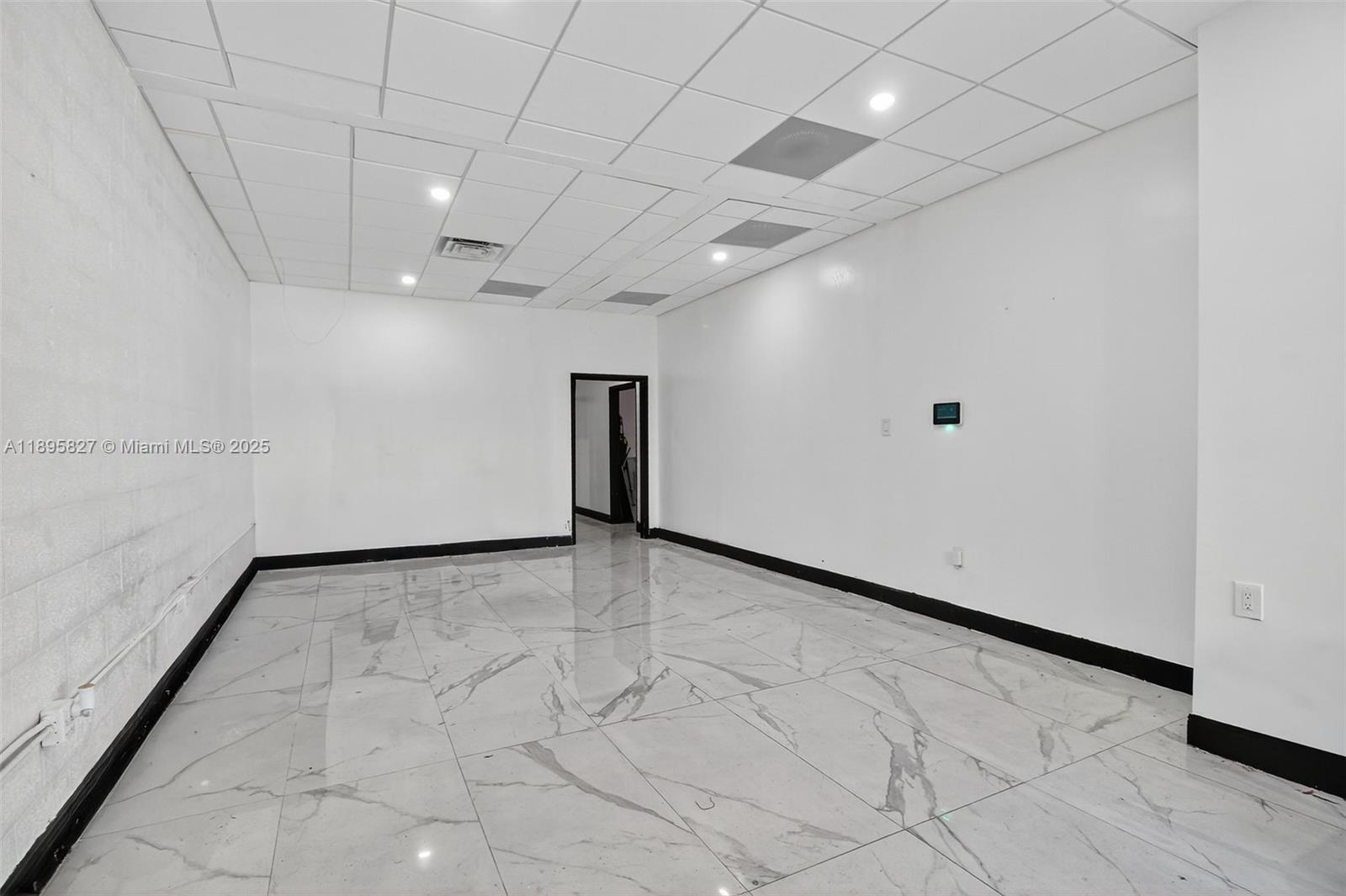 See details 21 / 22 / sq. ft. $ 2025-10-14 0 Photo
