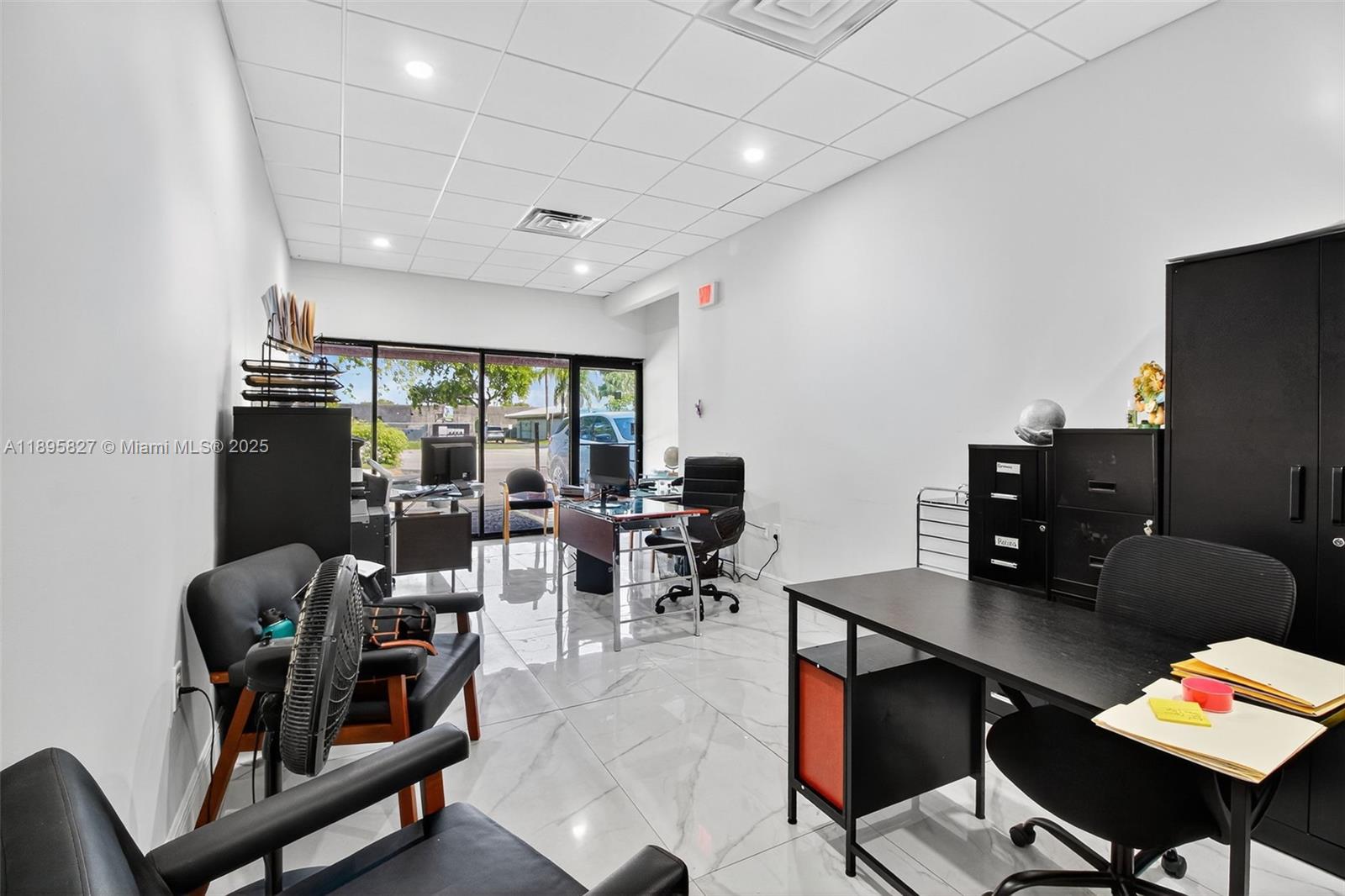 See details 21 / 22 / sq. ft. $ 2025-10-14 0 Photo