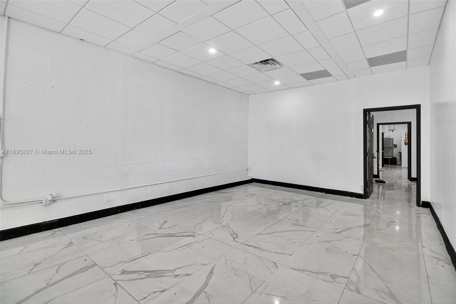 See details 21 / 22 / sq. ft. $ 2025-10-14 0 Photo