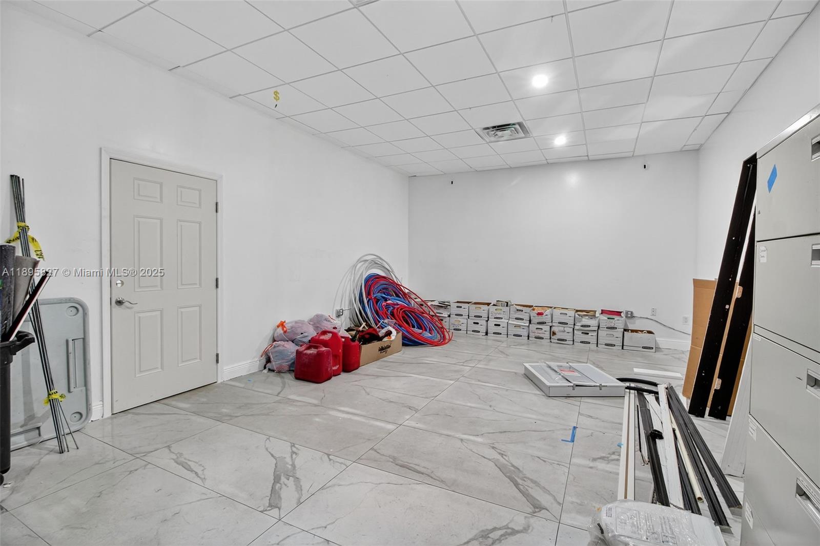 See details 21 / 22 / sq. ft. $ 2025-10-14 0 Photo