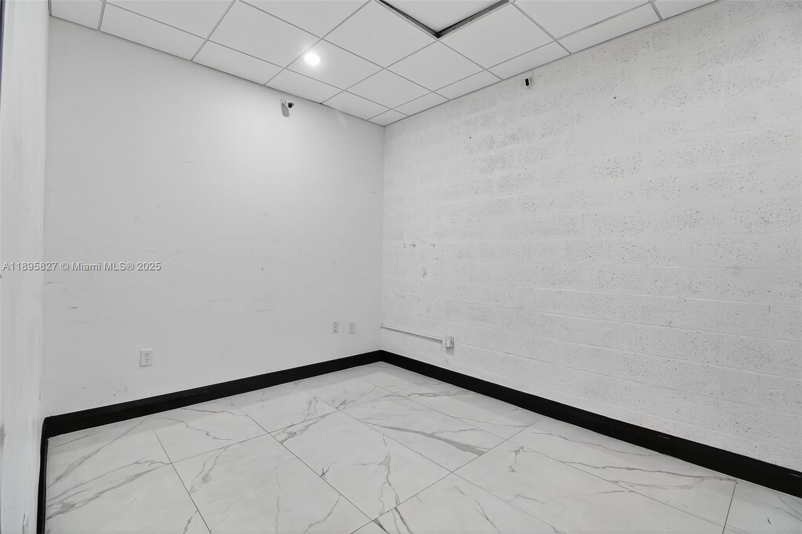 See details 21 / 22 / sq. ft. $ 2025-10-14 0 Photo