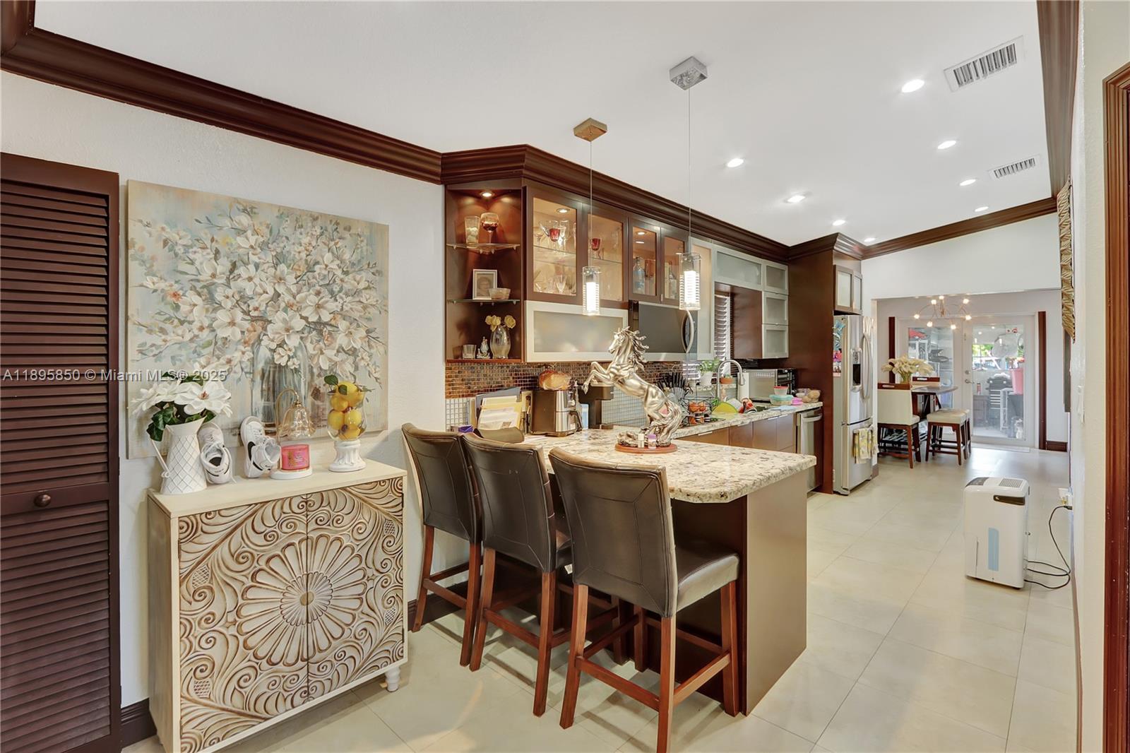 See details / 1757 sq. ft. $ 2025-10-14 0 Photo