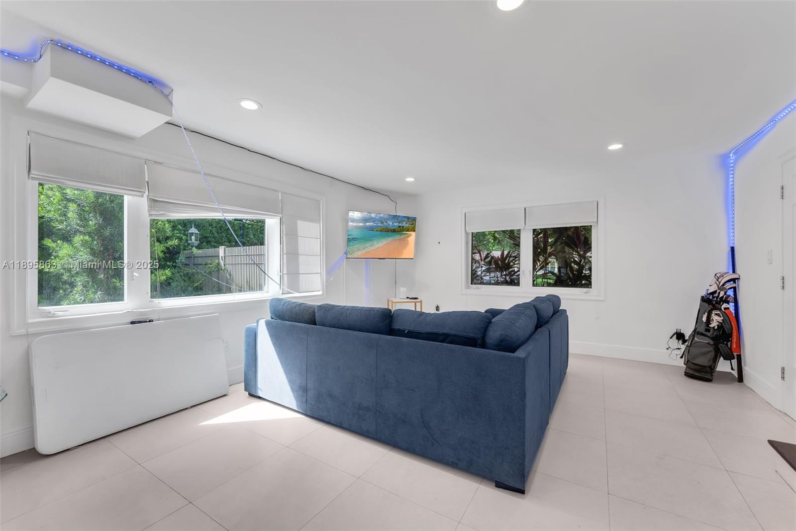 See details / 3740 sq. ft. $ 2025-10-14 0 Photo