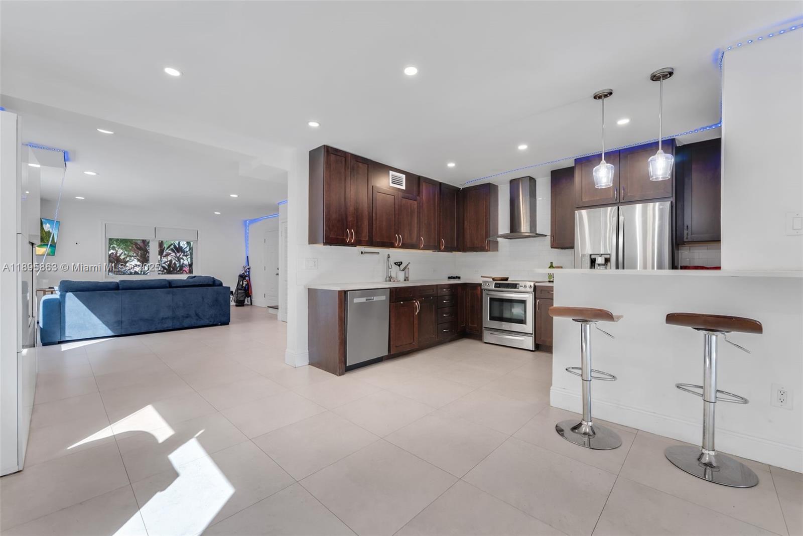 See details / 3740 sq. ft. $ 2025-10-14 0 Photo
