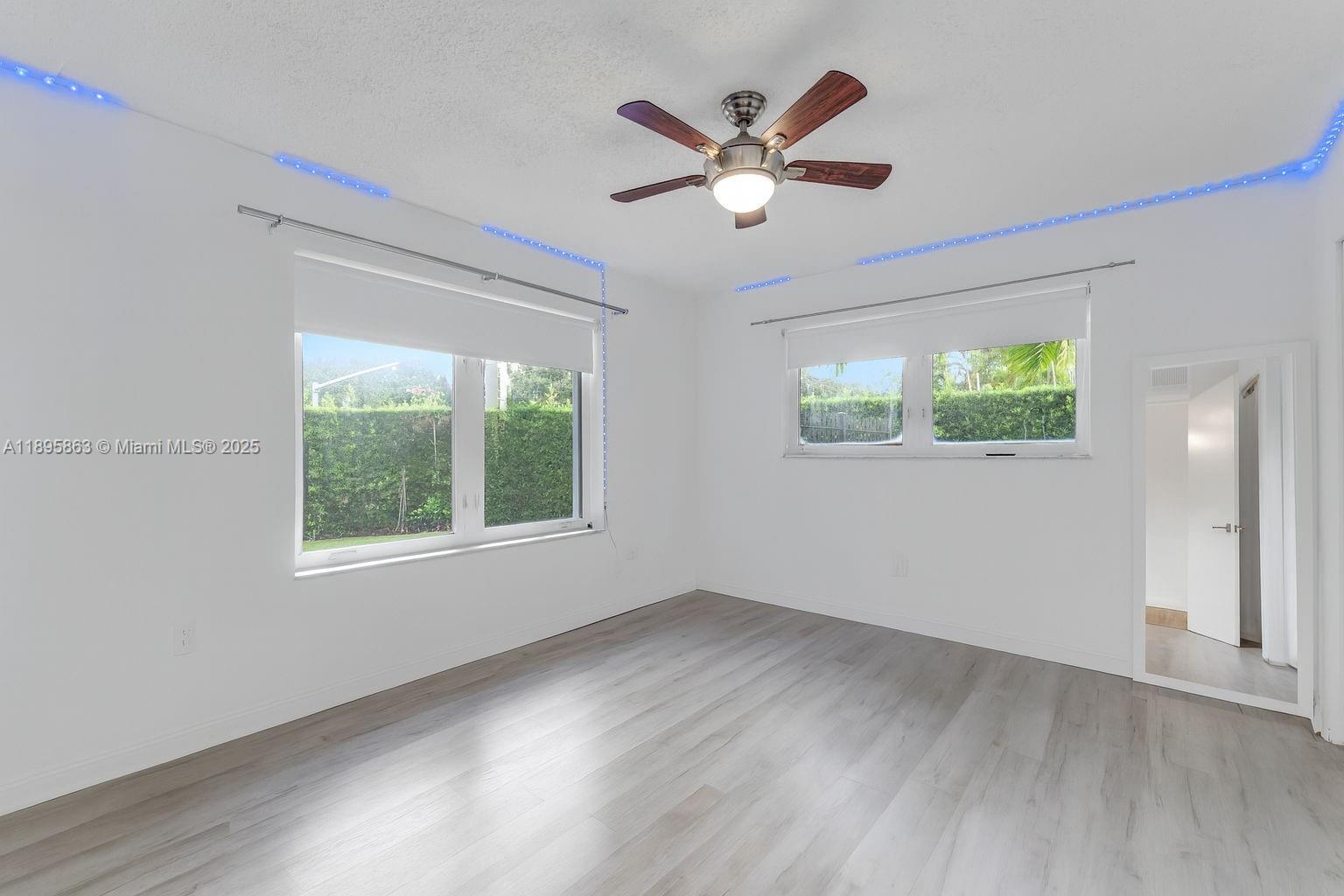 See details / 3740 sq. ft. $ 2025-10-14 0 Photo