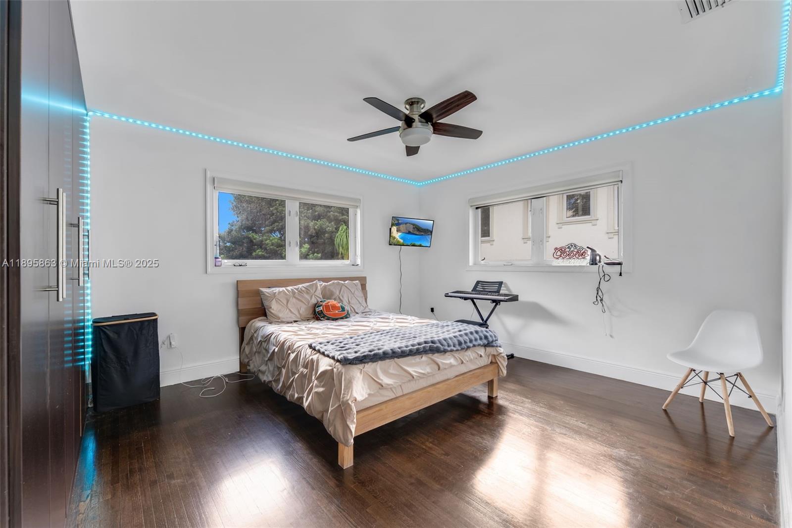 See details / 3740 sq. ft. $ 2025-10-14 0 Photo