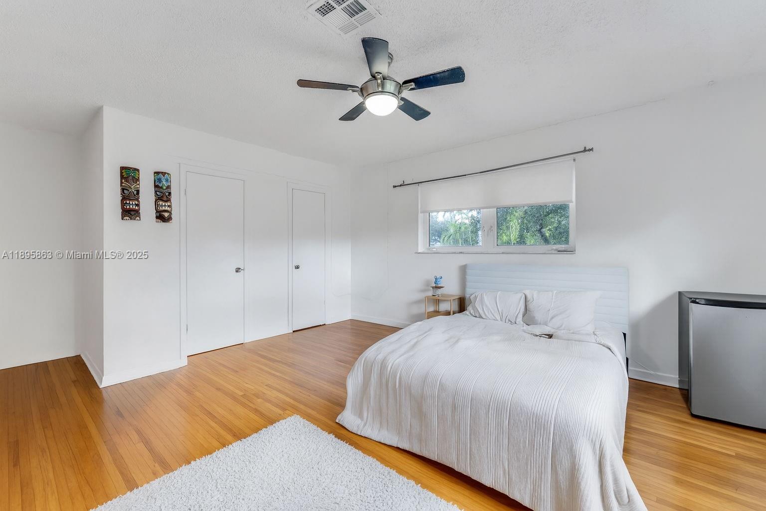 See details / 3740 sq. ft. $ 2025-10-14 0 Photo