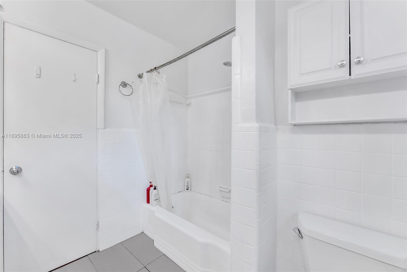 See details / 3740 sq. ft. $ 2025-10-14 0 Photo