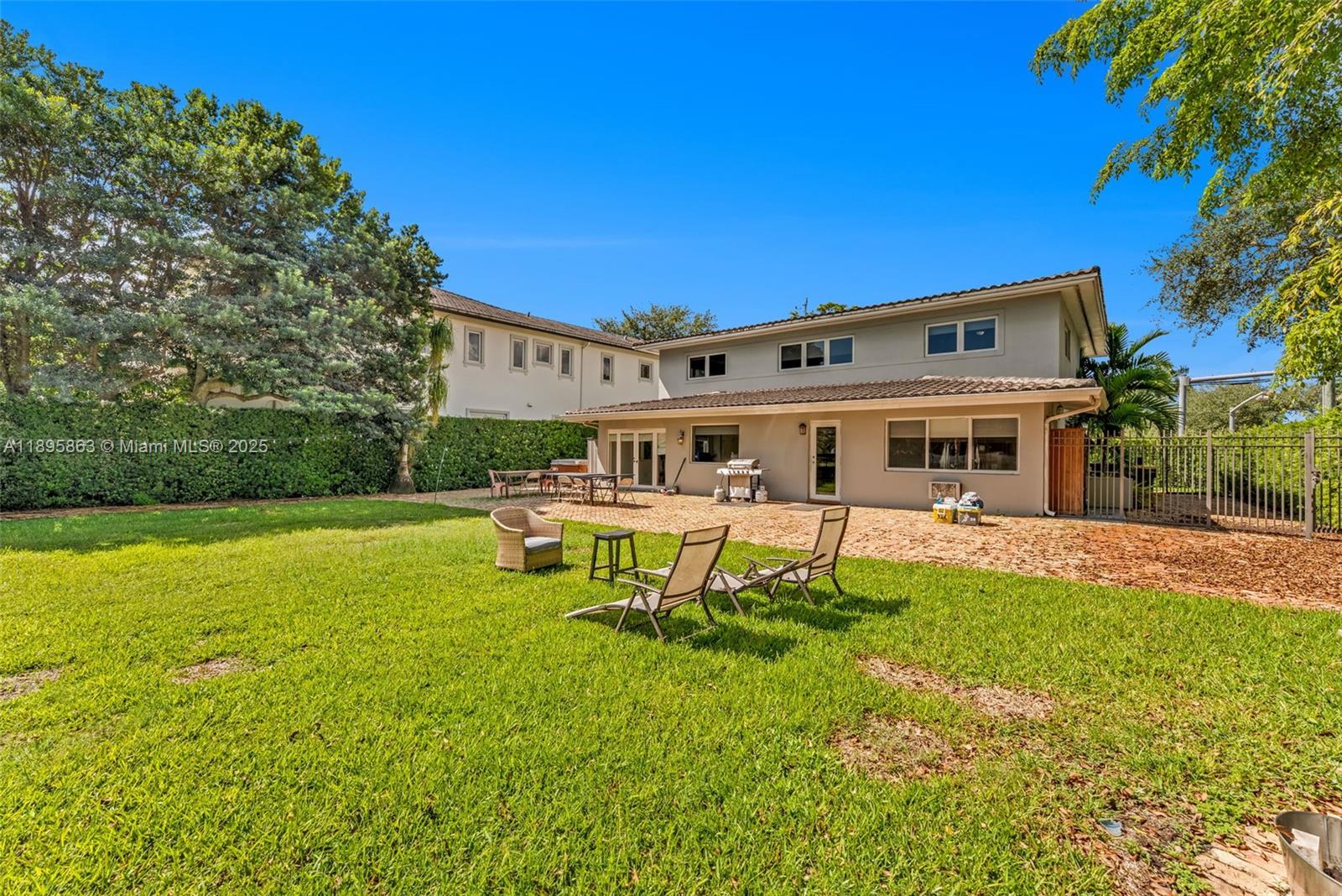 See details / 3740 sq. ft. $ 2025-10-14 0 Photo