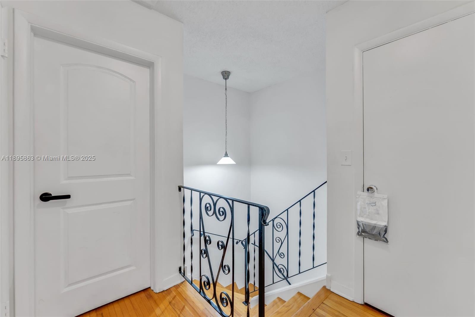 See details / 3740 sq. ft. $ 2025-10-14 0 Photo