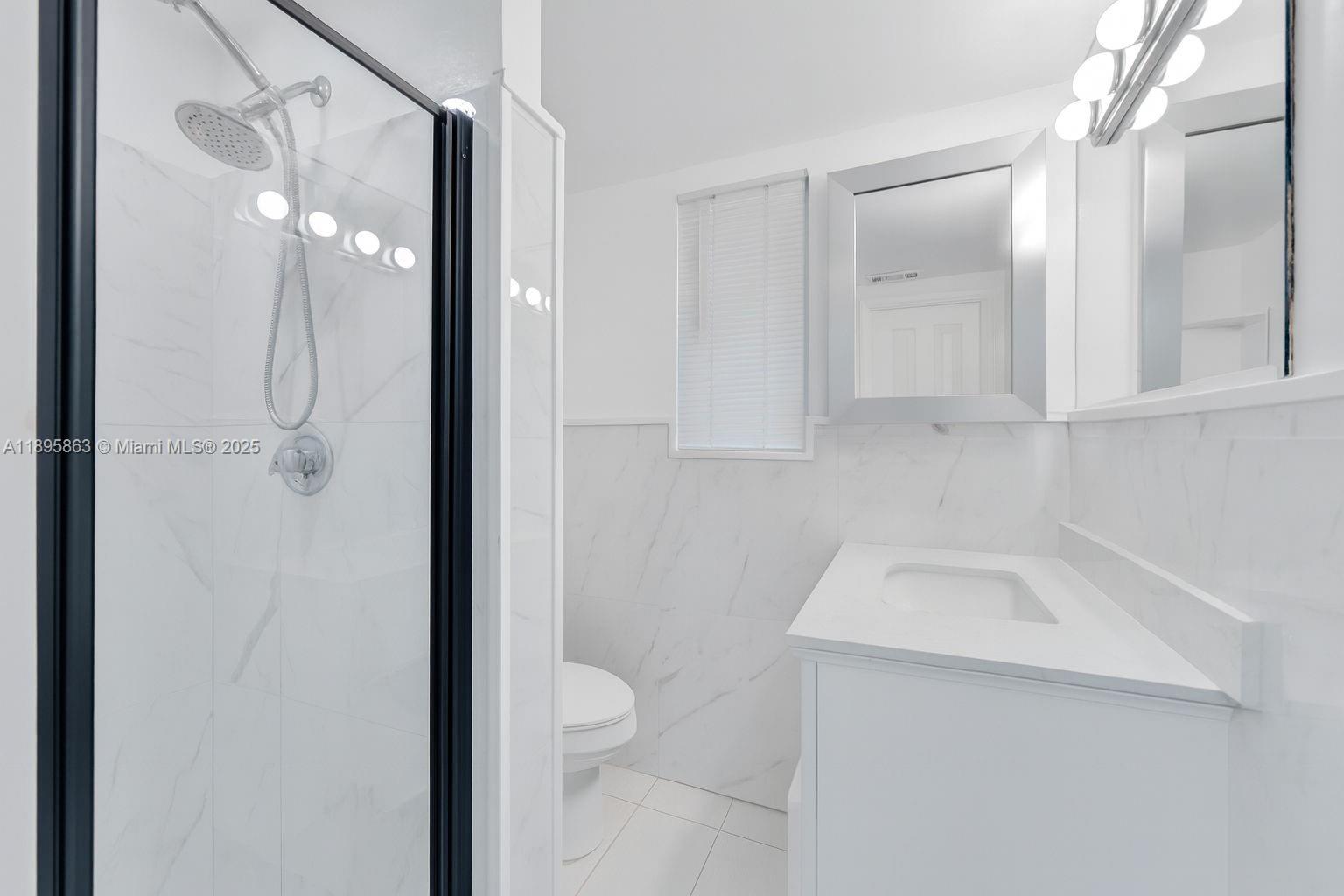 See details / 3740 sq. ft. $ 2025-10-14 0 Photo