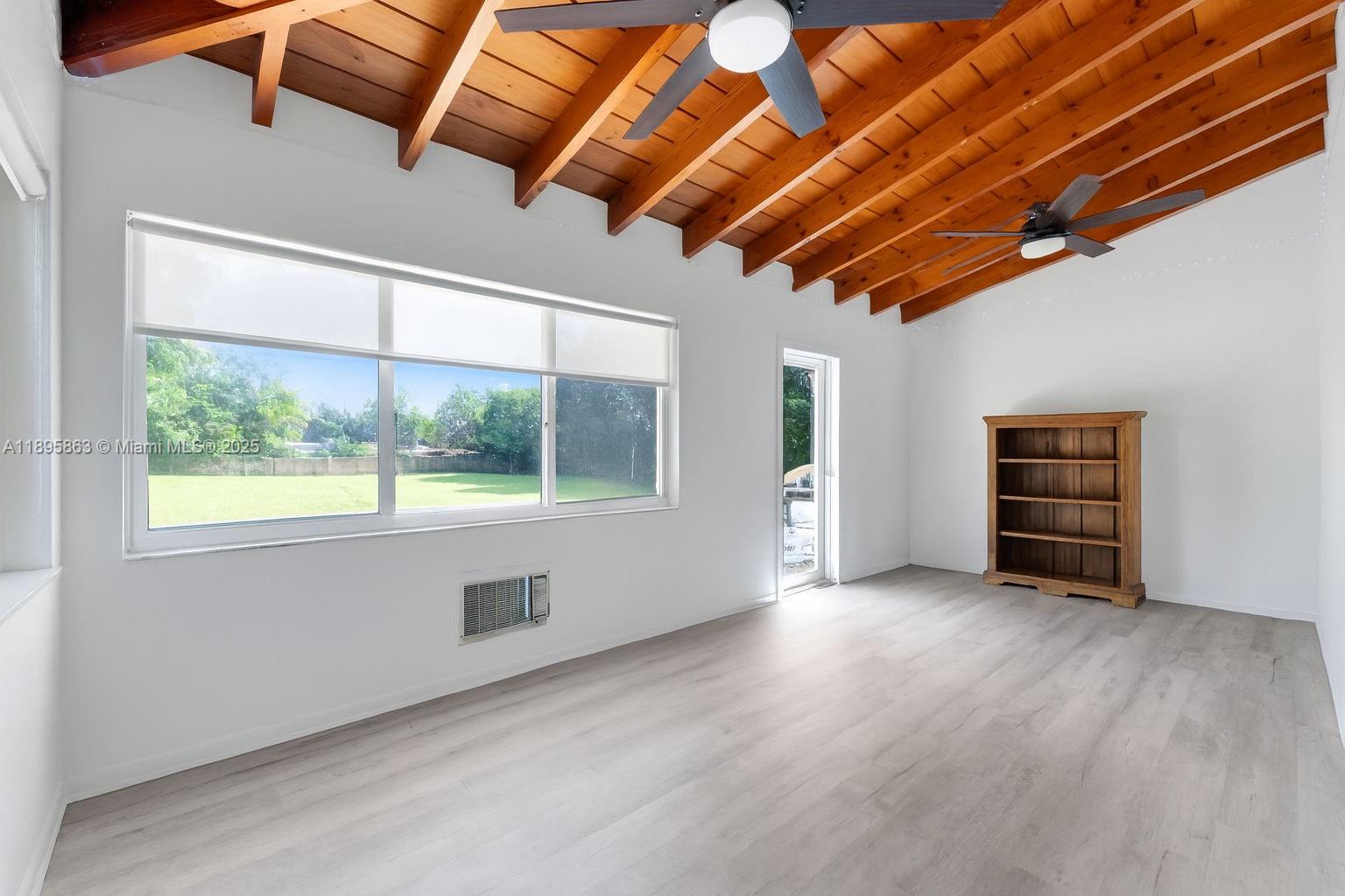 See details / 3740 sq. ft. $ 2025-10-14 0 Photo